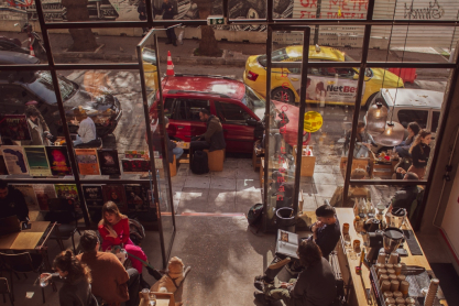 Εξάρχεια, ξανά: 5 new entries για φαγητό, κοκτέιλ και shopping