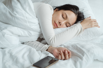Sleep resolutions 2023: Οι βραδινές συνήθειες που προσφέρουν ποιοτικό ύπνο