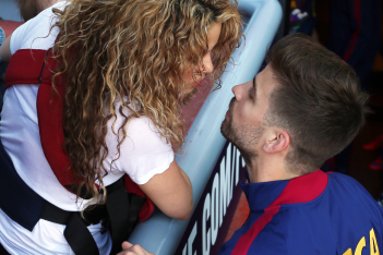 Ο Piqué απαντά στη Shakira: «Η Casio είναι χορηγός μας, θα έρθω στο γήπεδο με Twingo»