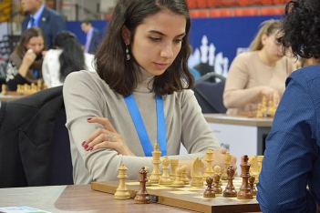 Ιράν: Η Sara Khadem αρνείται να απολογηθεί για την εμφάνισή της χωρίς χιτζάμπ σε τουρνουά σκάκι