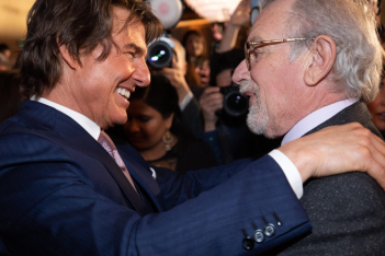 «Έσωσες τη βιομηχανία του κινηματογράφου με το Top Gun»: Ο Steven Spielberg αποθεώνει τον Tom Cruise