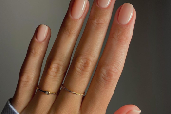 Lip gloss nails: Η νέα τάση στο manicure, είναι η αγαπημένη της JLο