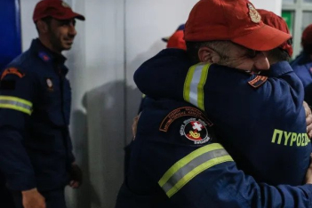 Σεισμός στην Τουρκία: Σε κλίμα συγκίνησης η υποδοχή της ΕΜΑΚ