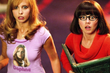 «Υπήρξε gay φιλί αλλά το έκοψαν»: Η Sarah Michelle Gellar για το coming out της Velma στο Scooby-Doo, που δεν έγινε