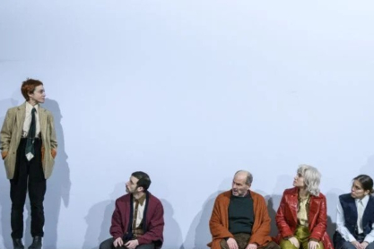 Στην πρόβα: «Ο παγοπώλης έρχεται» στο Προσκήνιο – Στο μπαρ, το «Ναυάγιο»