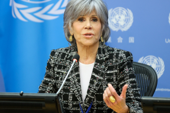 Jane Fonda: «Αν χάσουμε τον ωκεανό, θα χαθούμε κι εμείς»