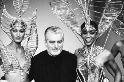 Οι iconic δημιουργίες του Πάκο Ραμπάν που αποδεικνύουν πως ήταν ένας από τους πιο ριζοσπαστικούς σχεδιαστές που γνώρισε ποτέ η μόδα