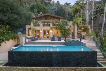 Jennifer Lopez: Πουλάει το πολυτελές σπίτι της στο Bel Air για $42,5 εκατομμύρια