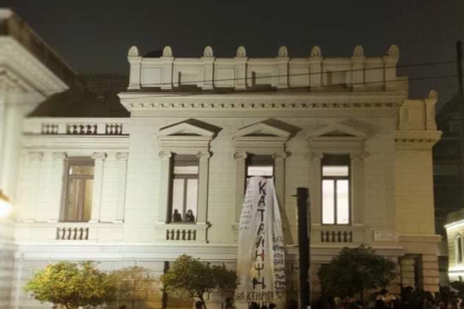 Κατάληψη στο Εθνικό Θέατρο από σπουδαστές δραματικών σχολών