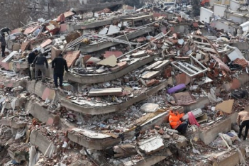 Σεισμός στην Τουρκία: Τι είναι το "pancake collapse" που έκανε χιλιάδες κτίρια να καταρρεύσουν