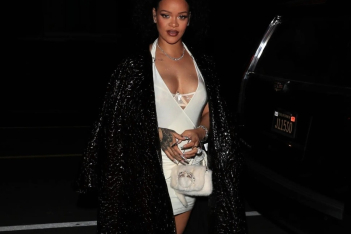 H Rihanna γιόρτασε τα 35 της με δαντελωτά εσώρουχα και ένα ακόμη εντυπωσιακό maternity look