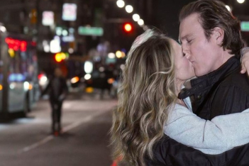Carrie Bradshaw- Aidan Shaw: Τα στιγμιότυπα με φιλιά στα γυρίσματα που ενθουσίασαν