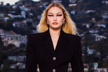 Versace FW23:Το gothic-glam βλέμμα που μας καθήλωσε