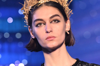 Dior Fall 2023: Ποτέ άλλοτε το eyeliner δεν ήταν τόσο «αποδομημένο»