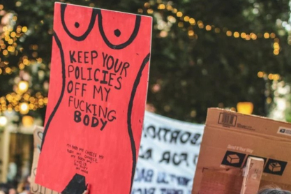 Ευρωβουλή: Αφαιρεί βίντεο για την Ημέρα της Γυναίκας που προέβαλε διαδήλωση κατά των αμβλώσεων