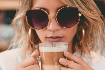 Βοηθά ο καφές στο hungover ή το κάνουμε λάθος τόσο καιρό;