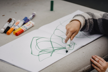 Παιδικές ζωγραφιές: Πώς οι γονείς μπορούν να εντοπίσουν «μηνύματα» για την ψυχοσύνθεση των παιδιών