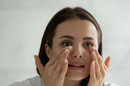 5 βήματα για τη φροντίδα της περιοχής κάτω από τα μάτια