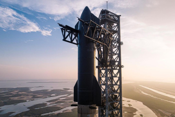 O Elon Musk και η εταιρεία του, SpaceX, θα εκτοξεύσουν τον ισχυρότερο πύραυλο που έχει αναπτυχθεί ποτέ  