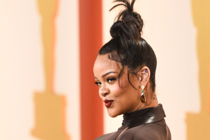 Rihanna: Aυτές είναι οι φωτογραφίες που πρόδωσαν το φύλο του μωρού που περιμένει