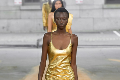 Spring metallics: Οι 7 cool τρόποι να φορέσεις τη λαμπερή τάση