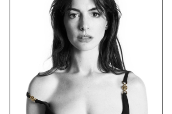 Η Anne Hathaway είναι το πρόσωπο της νέας Versace Icons συλλογής - Για δυναμικές γυναίκες, από δυναμικές γυναίκες
