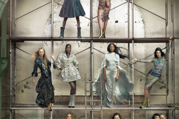 "Karl Lagerfeld: A Celebration": Η Vogue τιμά τον θρυλικό σχεδιαστή με ένα εντυπωσιακό αφιέρωμα