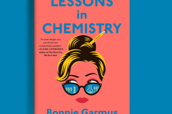 Μαθήματα Χημείας: Το φεμινιστικό βιβλίο που πρέπει να διαβάσεις, λίγο πριν γίνει σειρά από την Apple TV+