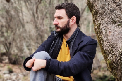 Στέφανος Βούρος: «Ο αυτοσαρκασμός είναι μέρος του εαυτού μου»