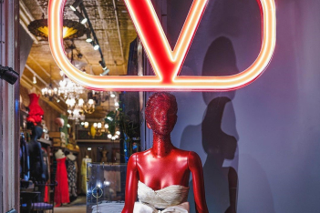 Στο 3ο "Valentino Vintage project" οι συνεργασίες με second hand καταστήματα και σχολές μόδας αυξάνονται