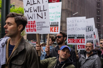 Οι σεναριογράφοι των Η.Π.Α. ξεκίνησαν ιστορική απεργία, που θα έχει σίγουρα καταστροφικές συνέπειες για τις εταιρίες παραγωγής