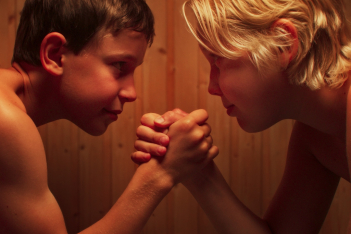 Shower Boys: Η βραβευμένη ταινία που σόκαρε ανεξήγητα τους γονείς και έκανε παιδιά να ξερνούν (;)