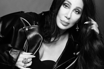 H Cher έγινε 77 και τρόλαρε τον εαυτό της: «Πότε θα νιώσω μεγάλη, επιτέλους;»