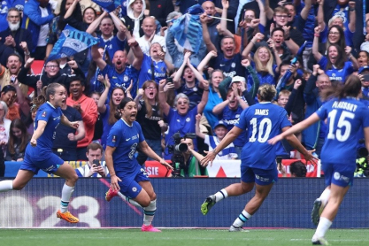 Η Τσέλσι κατέκτησε το FA Cup Γυναικών μπροστά σε 77.390 θεατές, σε μια χρονιά που η ανδρική ομάδα παραπαίει...