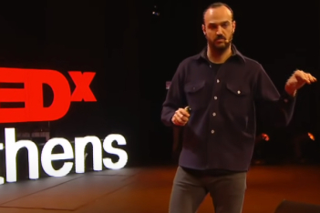 Όταν ο Τάσος Φραντζολάς μιλούσε για τα «όμορφα ψέματα» του sound design, στο TEDxAthens