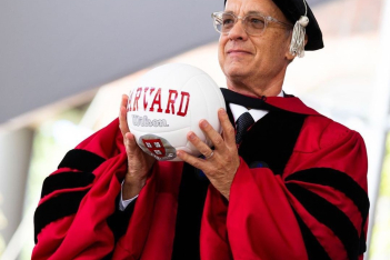 O Tom Hanks τιμήθηκε με πτυχίο του Harvard