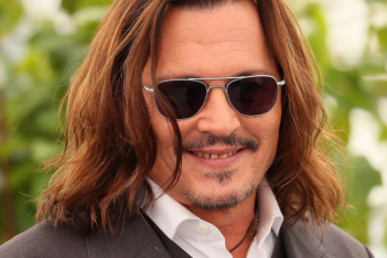 Johnny Depp: Μπορεί να μην έγινε cancelled, αλλά όλοι μιλούν για τα σάπια δόντια του