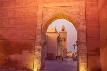 Μαρακές: Εξερευνώντας τη μαγευτική «Κόκκινη Πόλη»