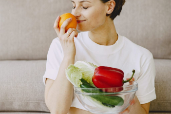 Τι τρώμε και τι όχι; Πώς να ενισχύσεις το ανοσοποιητικό σου μέσω της διατροφής
