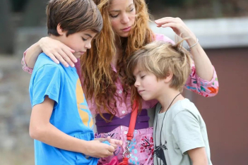 "Acrostico": Το νέο τραγούδι της Shakira για τα παιδιά της (έχει υπονοούμενα και για τον Piqué) 