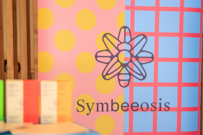 Η αρμονική συνύπαρξη της Symbeeosis με το δεύτερο Empowering Women by JennyGr 