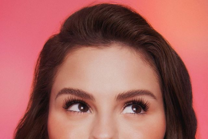H Selena Gomez (προσπαθεί να) φλερτάρει με ποδοσφαιριστές και μας φτιάχνει τη μέρα