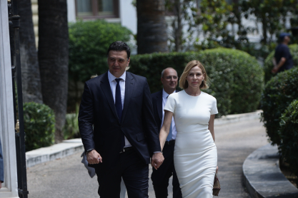 Ορκωμοσία νέας κυβέρνησης: Οι πρώτες εμφανίσεις των υπουργών με τις οικογένειές τους