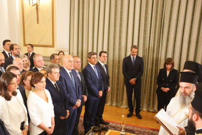 Ορκίστηκε η νέα κυβέρνηση στο Προεδρικό Μέγαρο - Φωτογραφίες και video από την τελετή