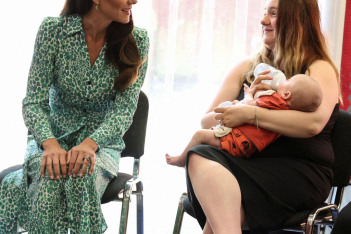 Kate Middleton: H μέρα που την επισκίασε το πραγματικό icon, ένα μωρό που ρεύτηκε