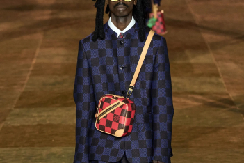 Louis Vuitton Men's SS 2024: Οι χρωματιστές Speedy bags, το Damoflauge και ο Pharrell Williams σε πρώτο πλάνο