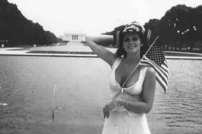 Η μέρα που κυκλοφόρησε η εμβληματική ερωτική ταινία «Το Βαθύ Λαρύγγι»