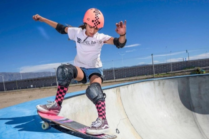 Αρίσα Τρου: 13χρονη skater έγινε η πρώτη γυναίκα που ολοκληρώνει το κόλπο 720