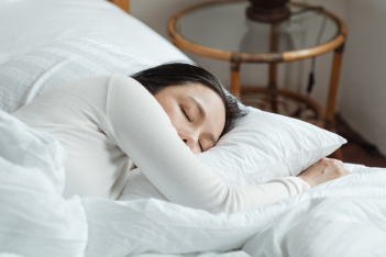Ύπνος: Ο λόγος που οι ειδικοί συμβουλεύουν να κοιμόμαστε με ανοιχτή την πόρτα 