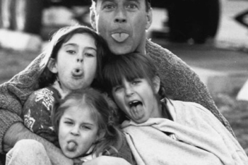 Η throwback φωτογραφία της Demi Moore για τον Bruce Willis με αφορμή την Ημέρα του Πατέρα